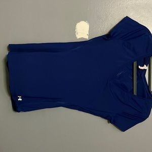 Under armor, heat gear woman’s shirt
